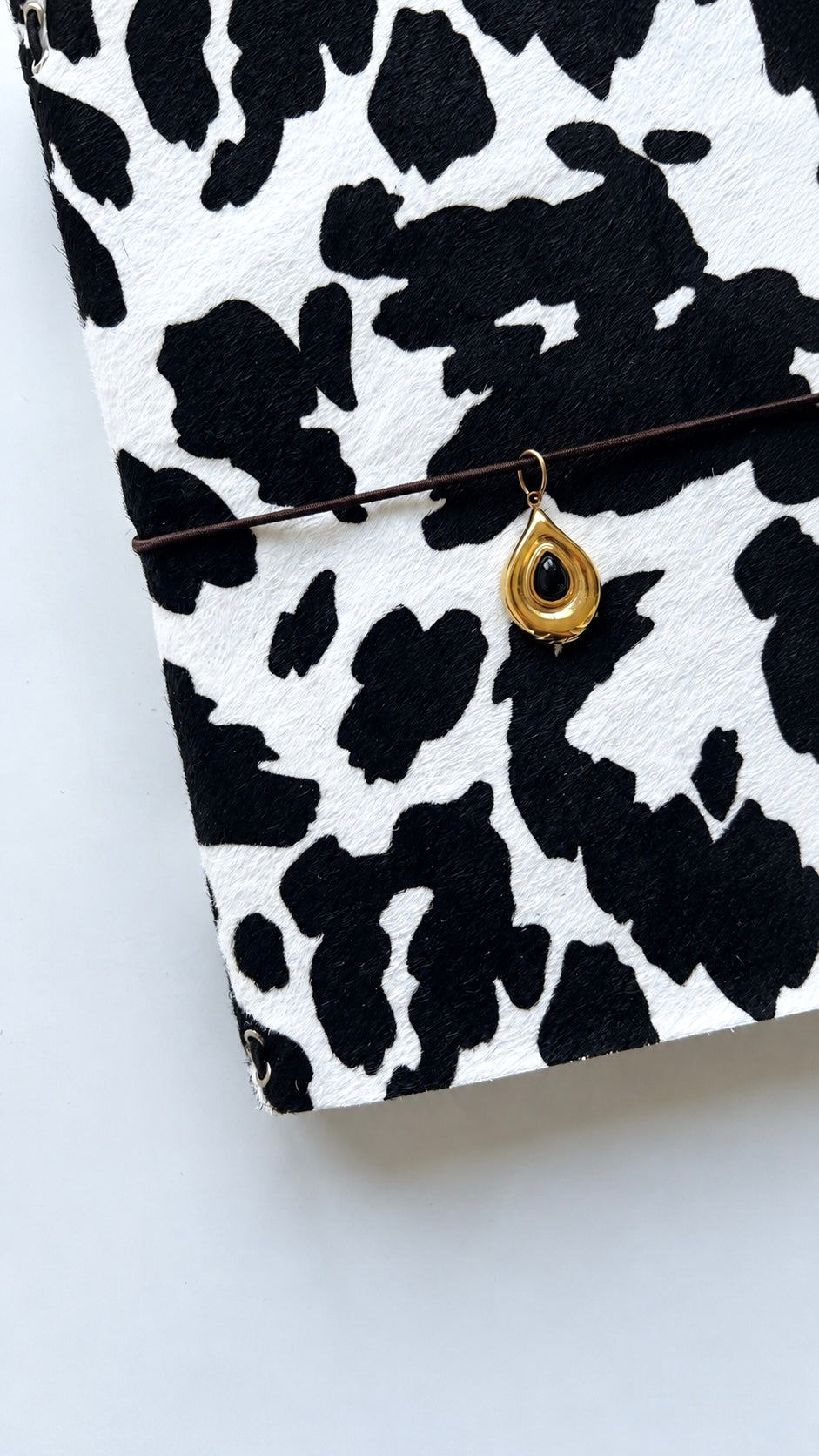 Fur édition - Cow black and white